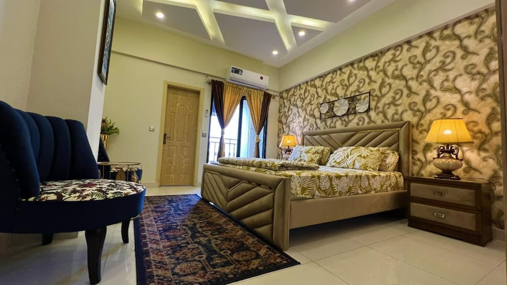 the Realtors inn Luxurious 1bed Apartment dha 2