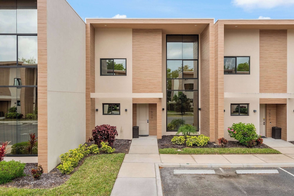 Minutes to Disney Chic Dream Villa With Stunning Patio and Resort Perks