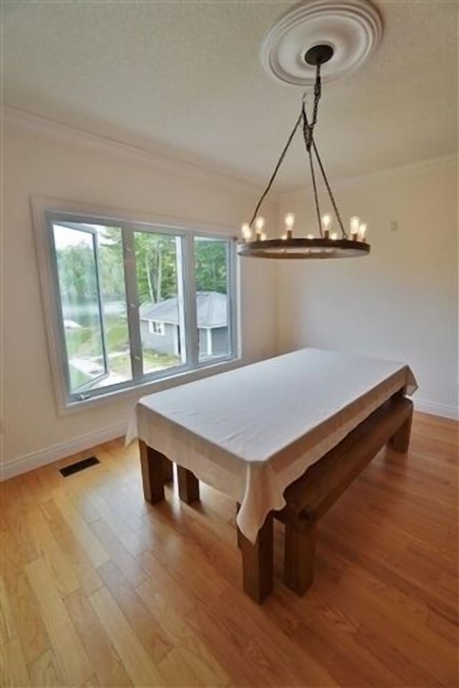 487 Bay Lake 4 Bedroom Cottage