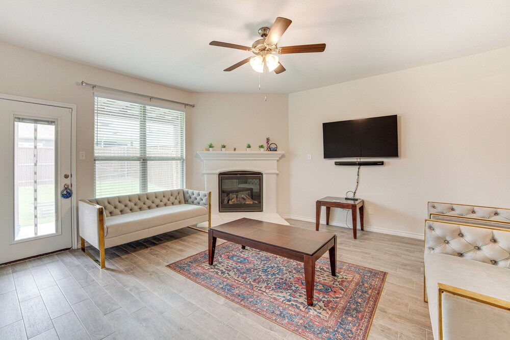 Walk to Lake Ray Hubbard: Spacious Family Home!