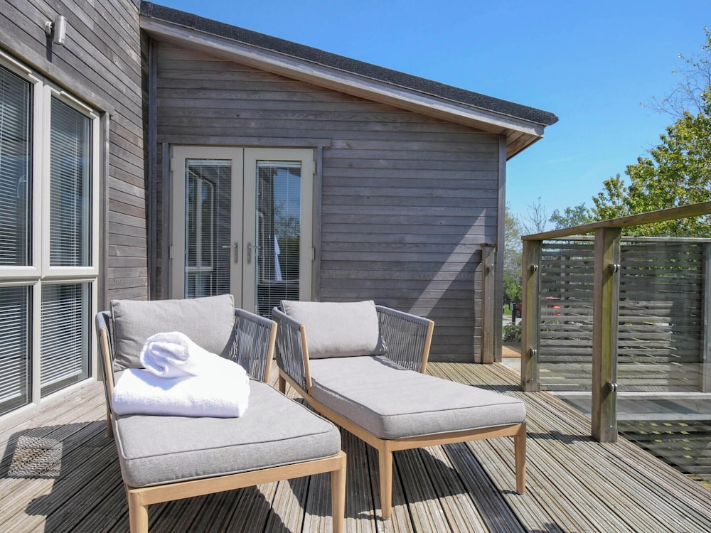 11 Meadow Retreat