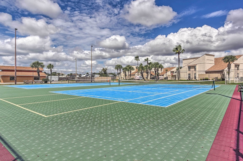 PCB Townhome: Walk to Beaches, Resort Amenities!