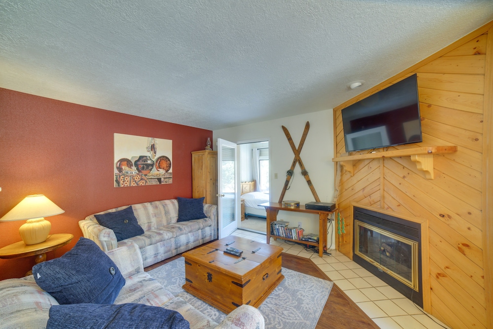 Cozy Angel Fire Retreat < 1 Mi to Ski Resort! view 4