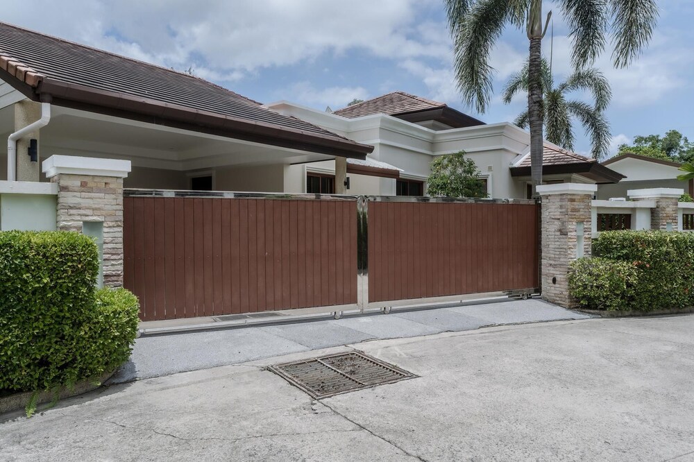 Luxury 3BR Villa 5 Private Pool, Gym & Jacuzzi