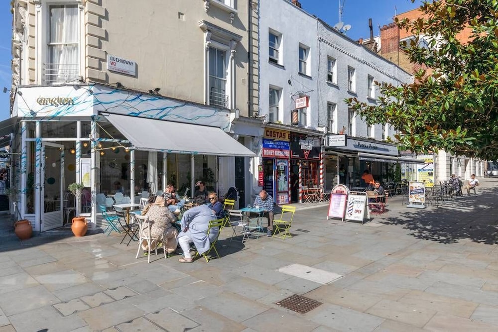 St Stephen's Gardens Viii by Onefinestay