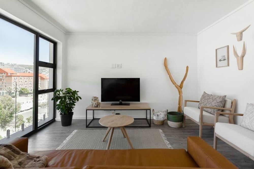 Designer 3 Peaks Apt Stunning Table Mountain Views