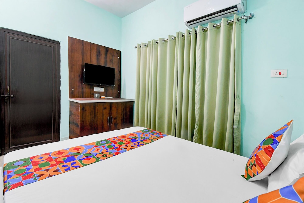 Fabhotel Rb Palace