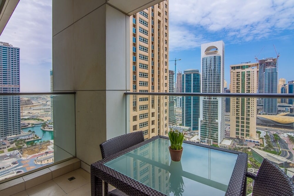 Jlt Bonnington Tower 1 Br Apartment Lake View