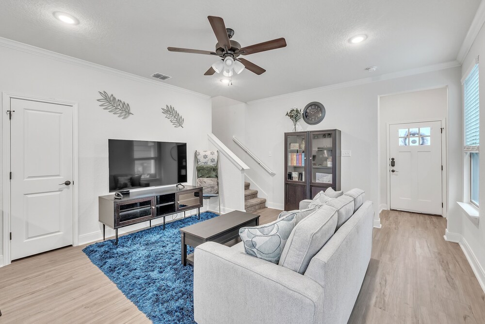 Modern 3br In Gated Community Near Jbsa & Seaworld 3 Bedroom Duplex