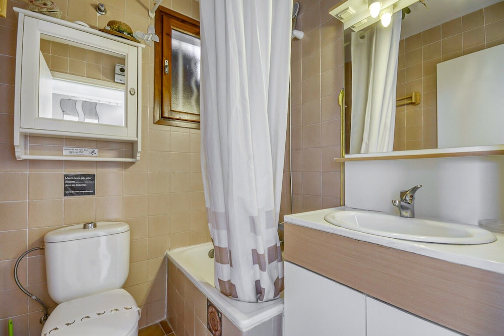 Apartment With Furnished Terrace