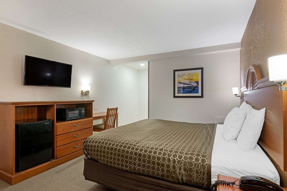 Rodeway Inn Terre Haute near University