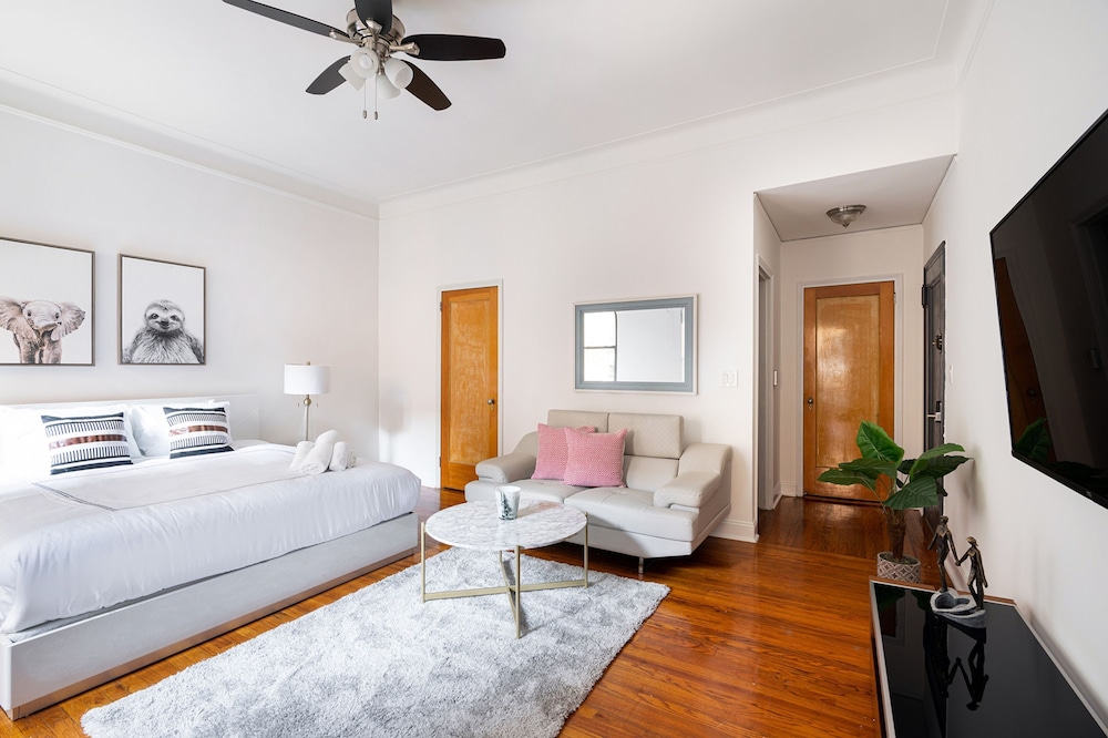 Bright and Comfy Studio in NYC