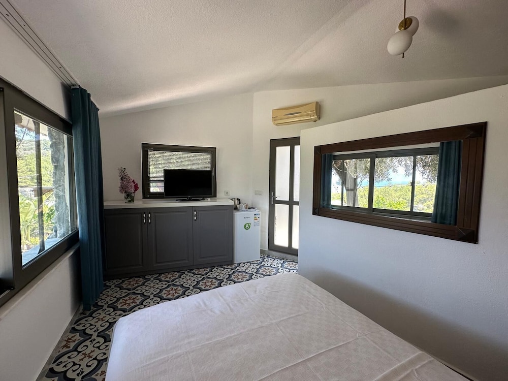 Amos Sea View