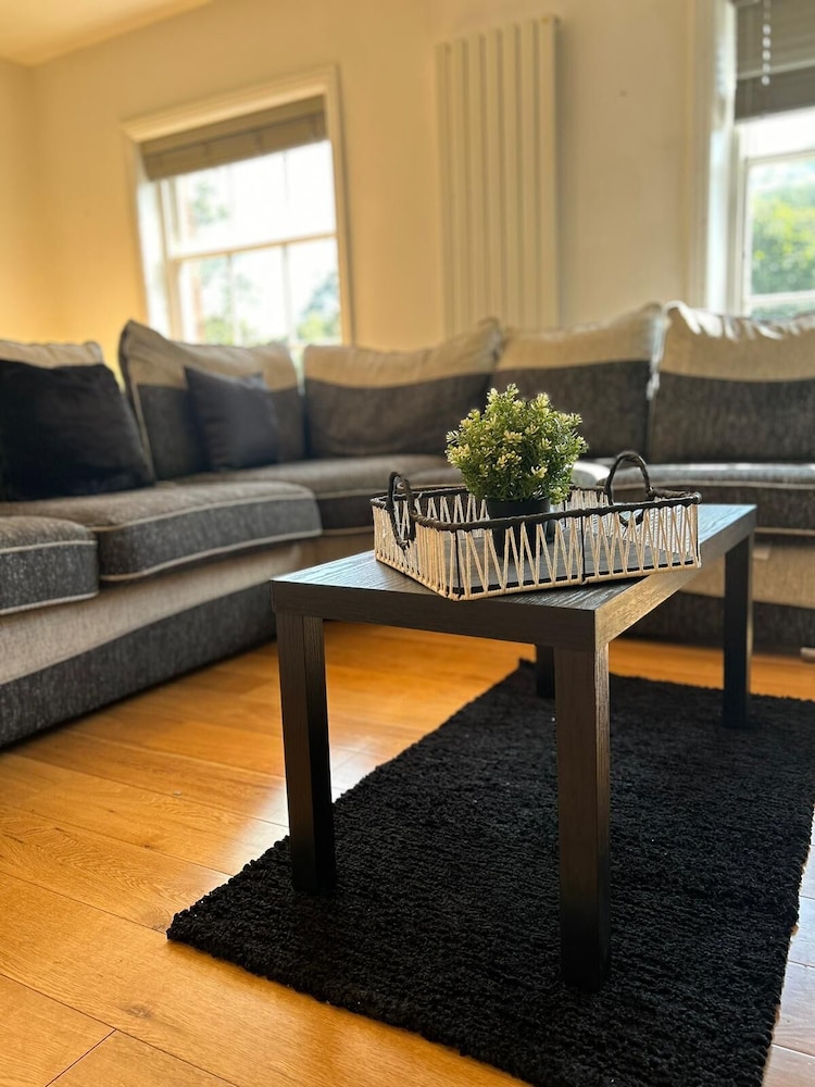NEW 2 Bedroom Spacious Flat view 4