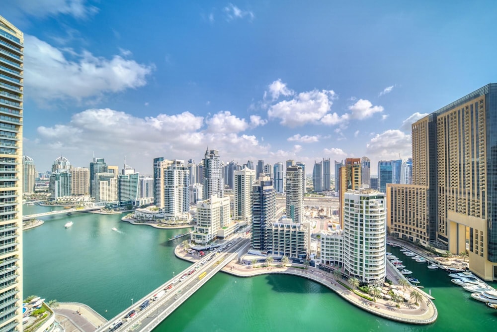 Premium 2BR Apt w Marina Views
