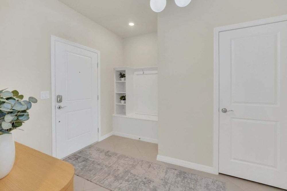 The Cutest Tonwhome & Private Splash Pool! 5 Bedroom Townhouse