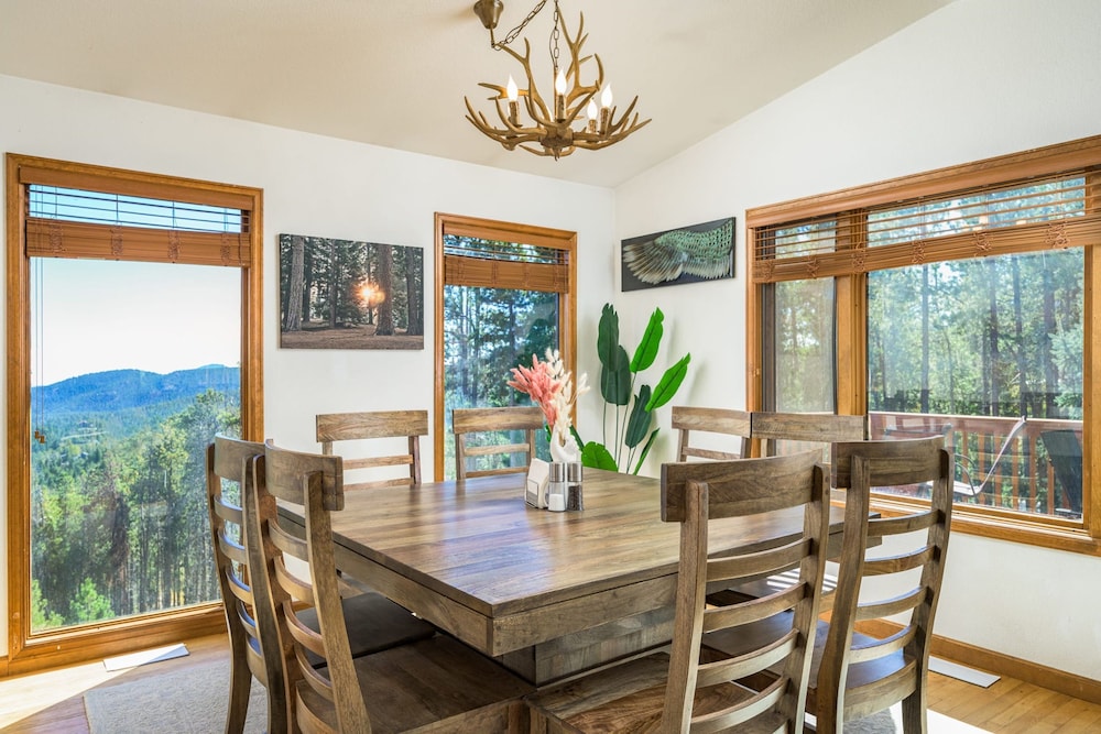 Mountain View Apartment Near Downtown Trails