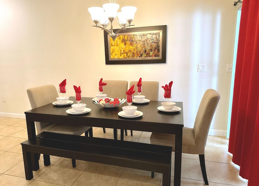 4bed Home in Storey Lake With Private Pool
