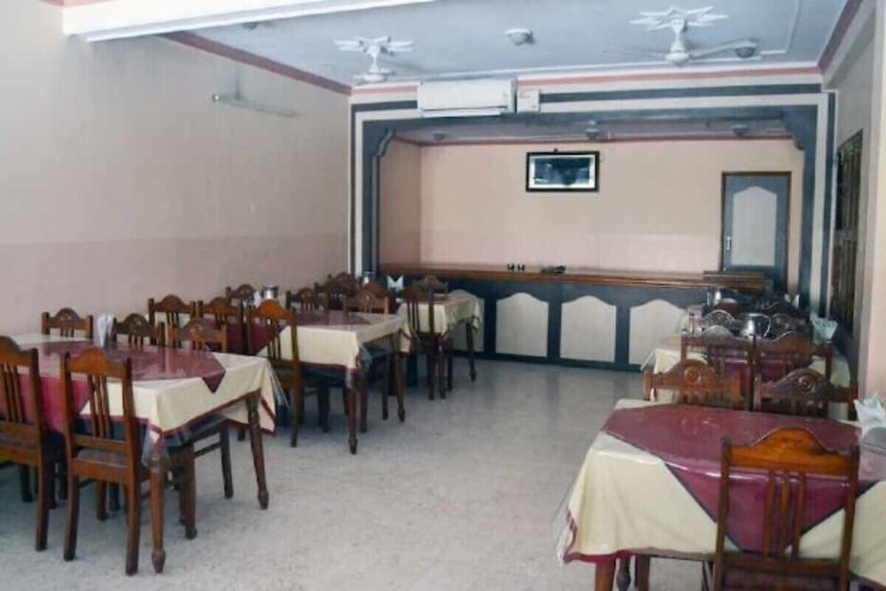 Food & Beverage