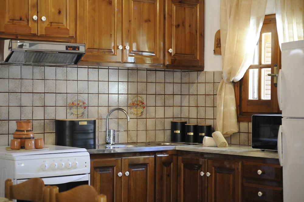 Traditional Greek Maisonette in Antiperni Village