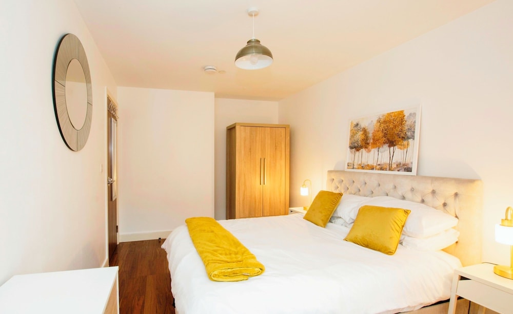 Lovely 2 Bed Apartment in Birmingham view 2