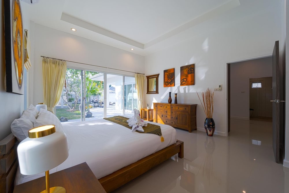 Modern Private 3 Bedroom Pool Villa GA1