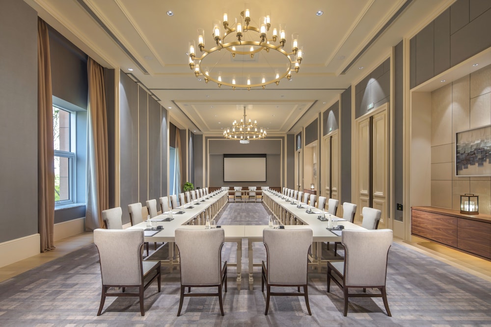 Hilton Dalian Golden Pebble Beach Resort