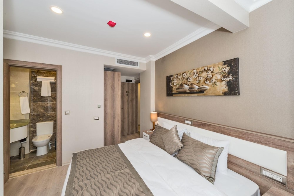 Alphonse Otel - Image 44