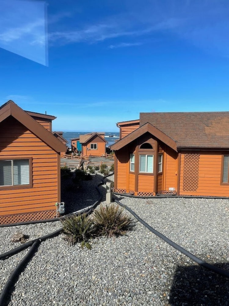 Oceanview Cabin 28 w Jacuzzi Terrific Views
