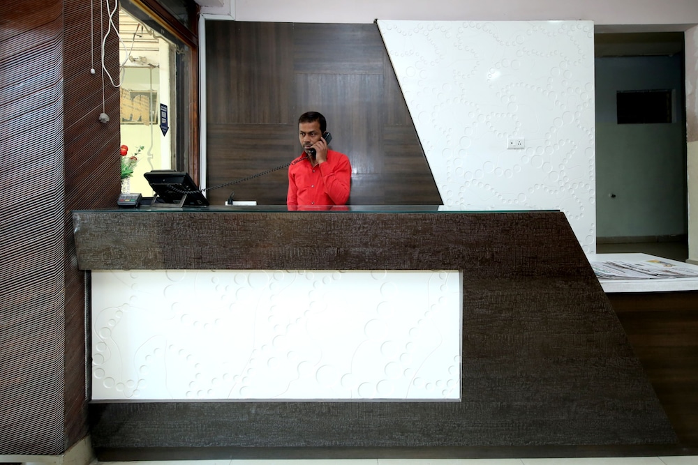 Lobby & Reception
