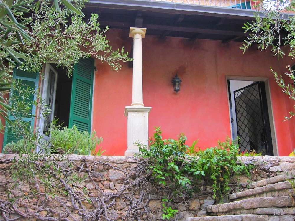 Cozy Holiday Home in Lerici near Sea