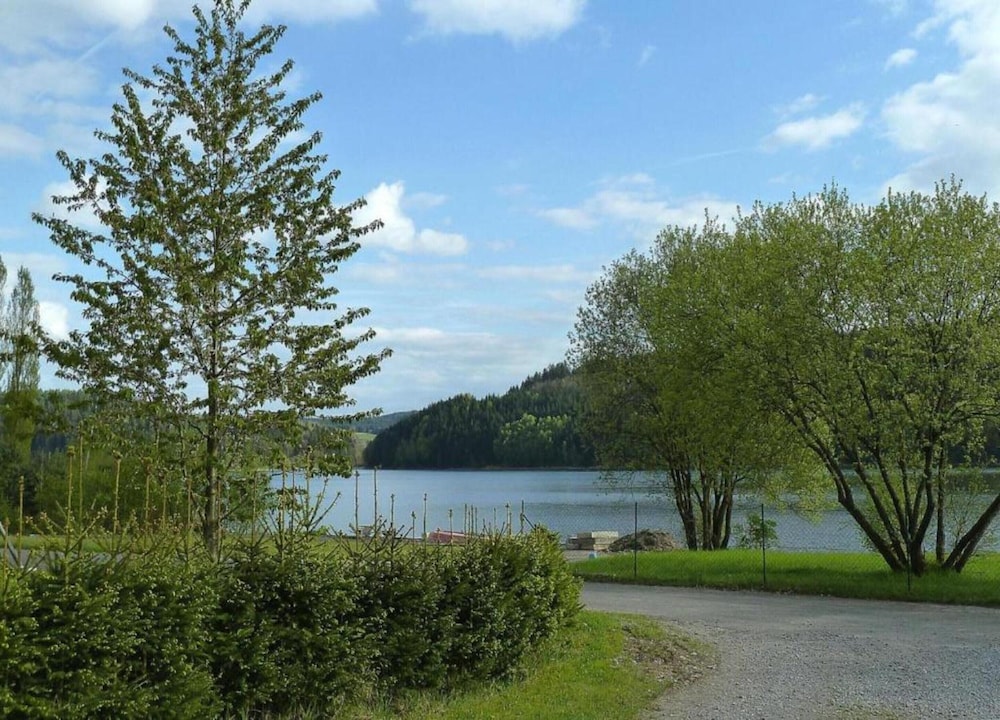 Lakefront Family Retreat