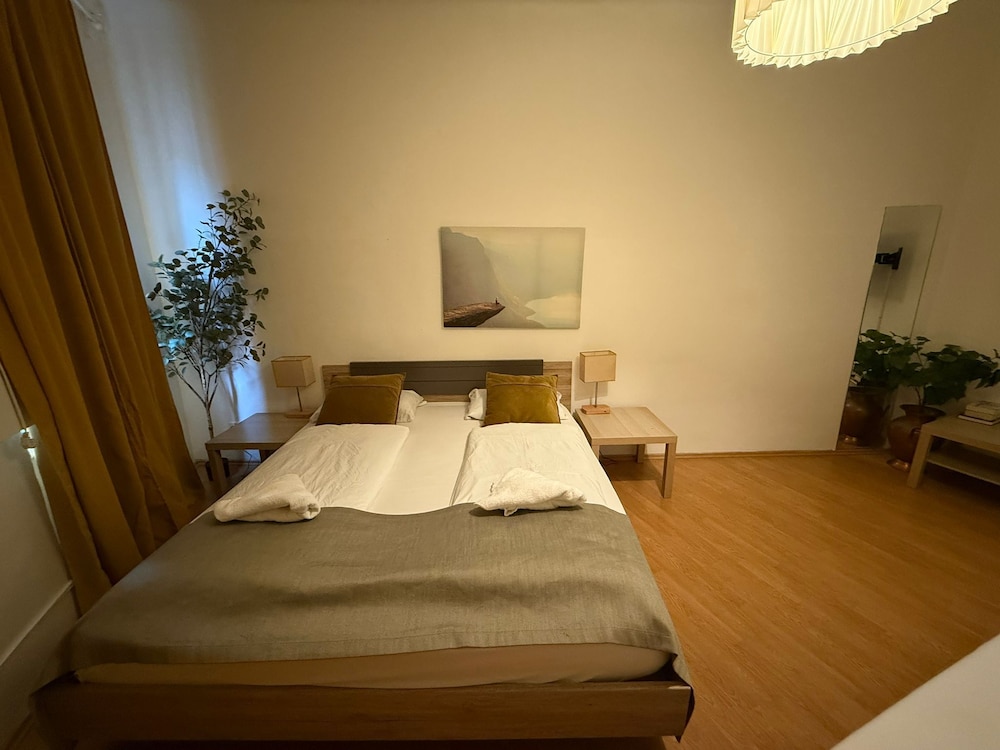 Budget 1BR Apt Close to Westbahnhof