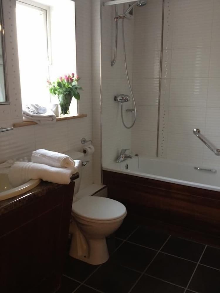 Ennis Vacations - Ashford Court Boutique Hotel - Property Image 6