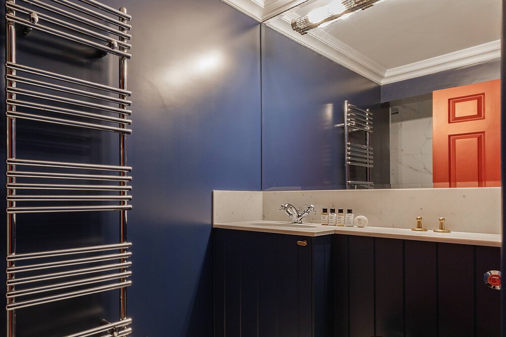 Tite Street IX by Onefinestay
