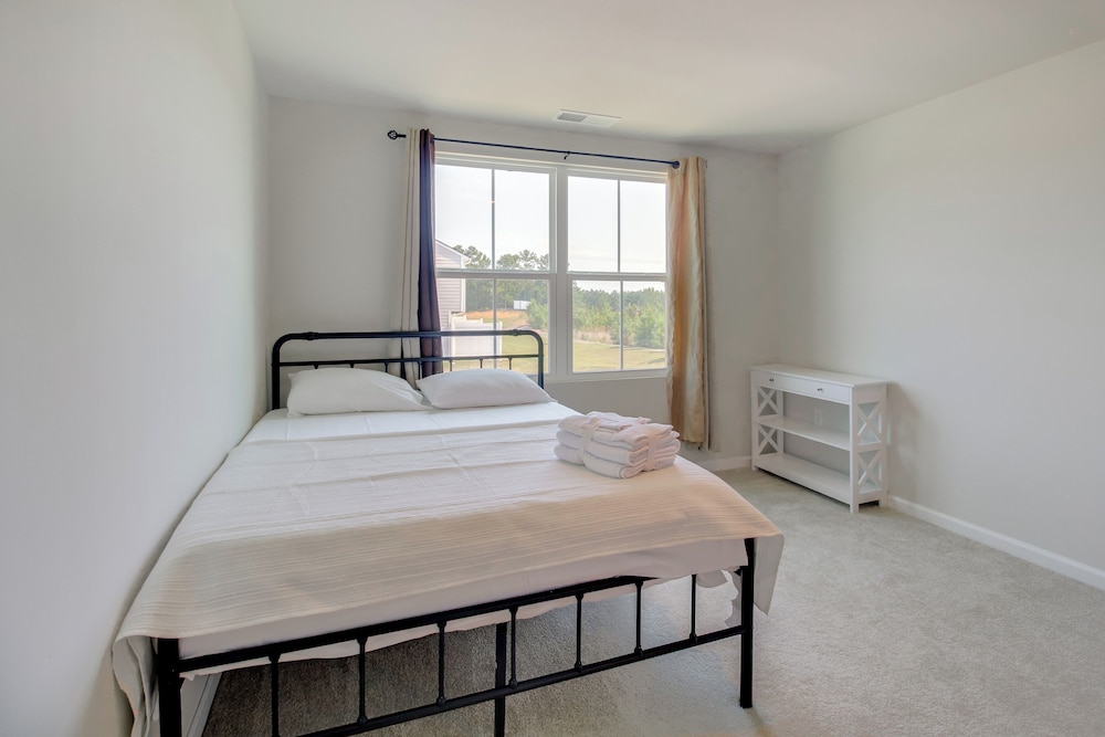 Modern Townhome w/ Patio 7 Mi to Dtwn Cartersville