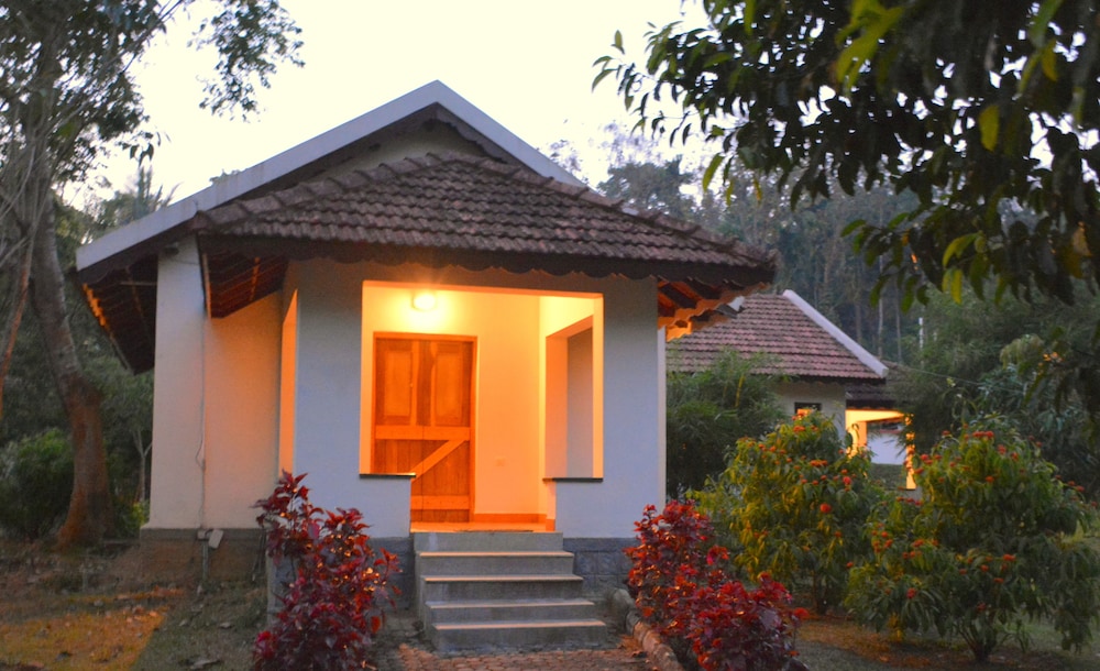Kadkani Riverside Resort