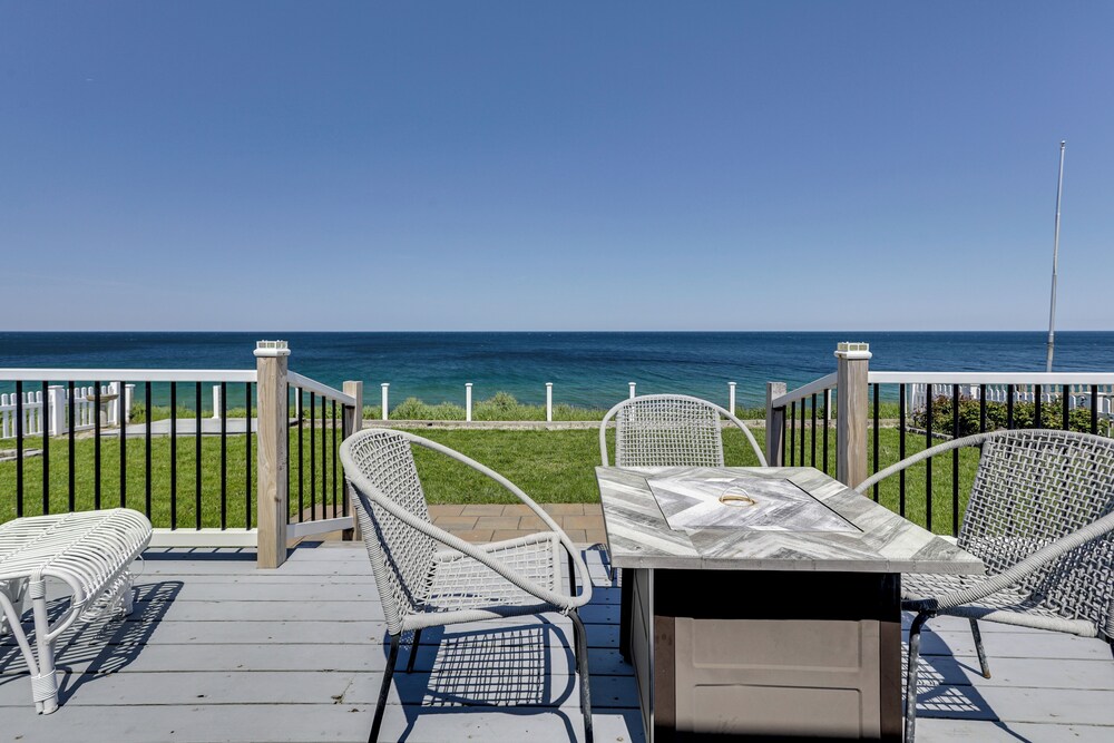 Oceanfront Cottage on Cape Cod Bay w/ Game Room
