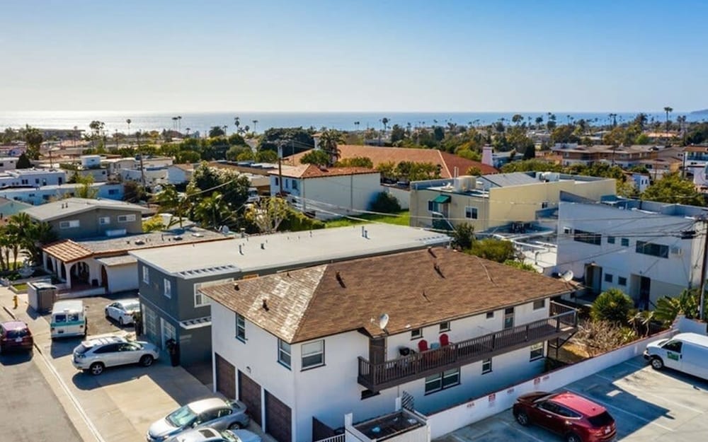 Walk to Beach - King Apt In 1 Area - AB