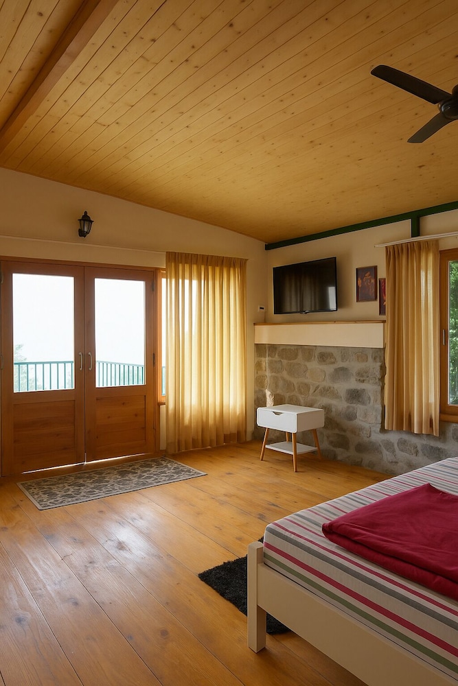 Bougainvilla Mountain Retreat