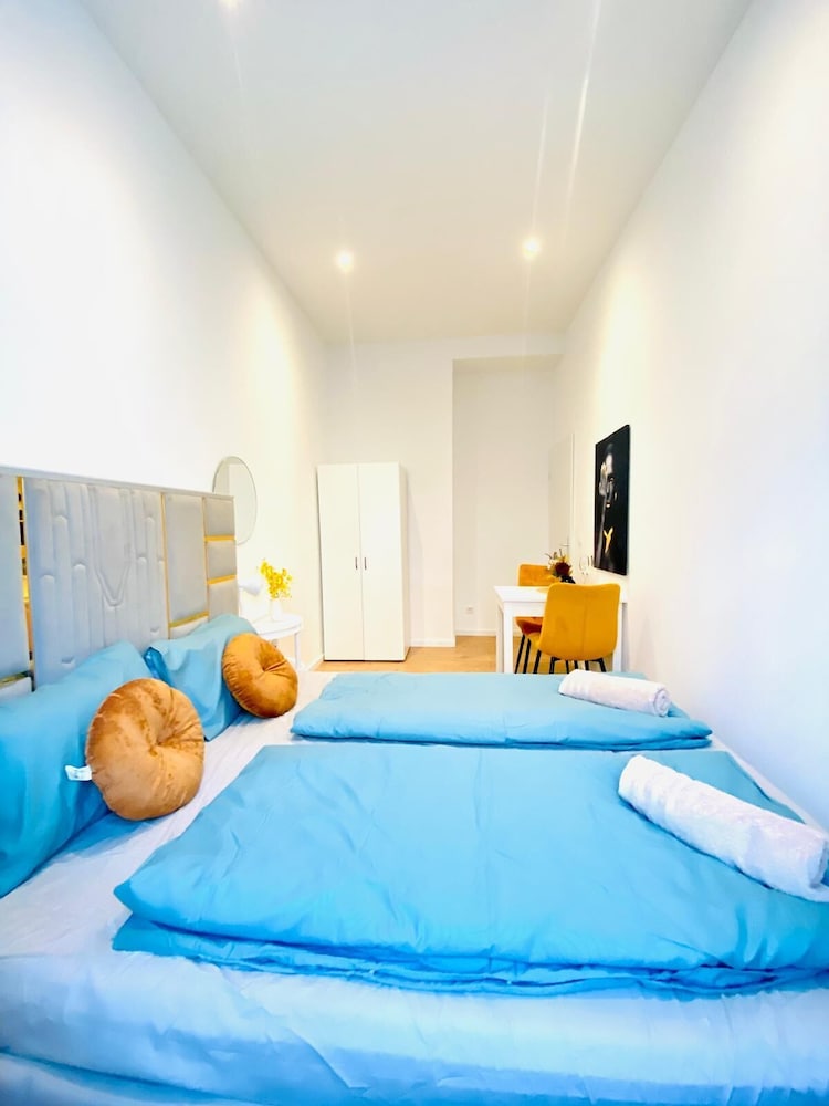 Comfy and Scenic 4BR Stay in Ottakring