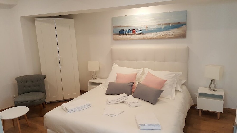 Castel Bayeux Guesthouse
