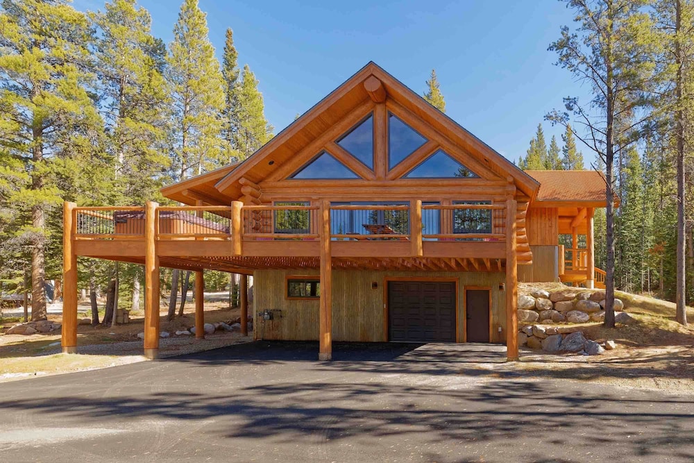 3 Mi to Slopes: Breck Cabin w/ Hot Tub & Views view 2