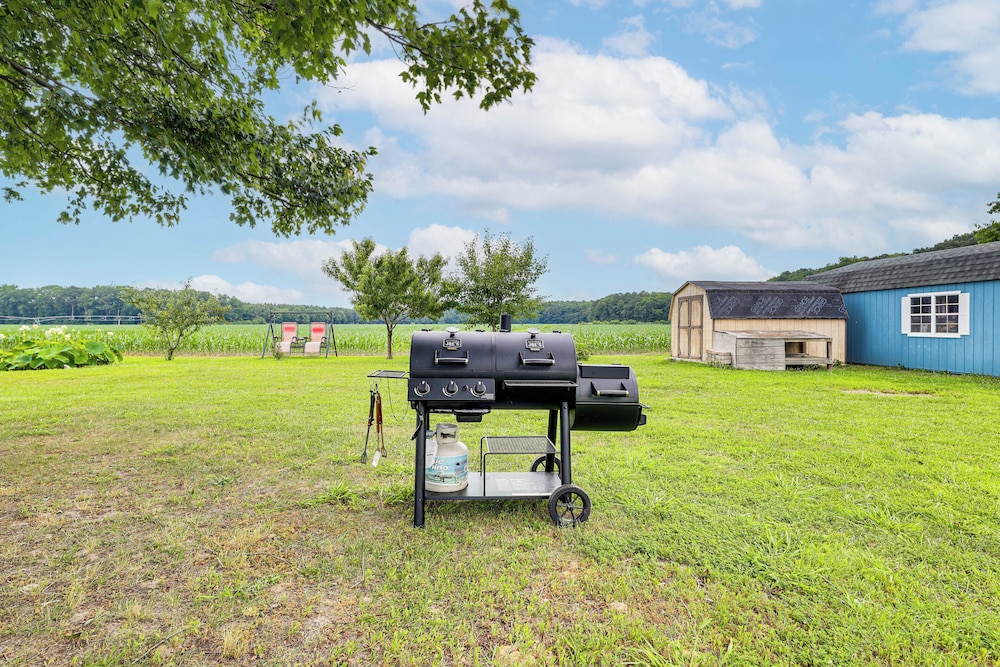 Getaway on 1/2 Acre w/ Deck in Georgetown