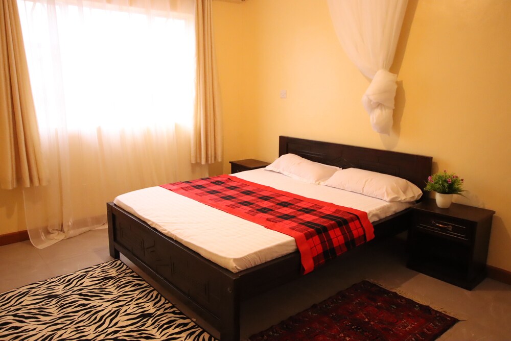 Stay.Plus Ebony Mara House view 4
