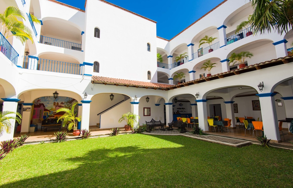 Hotel Azul Sirena - Image 1