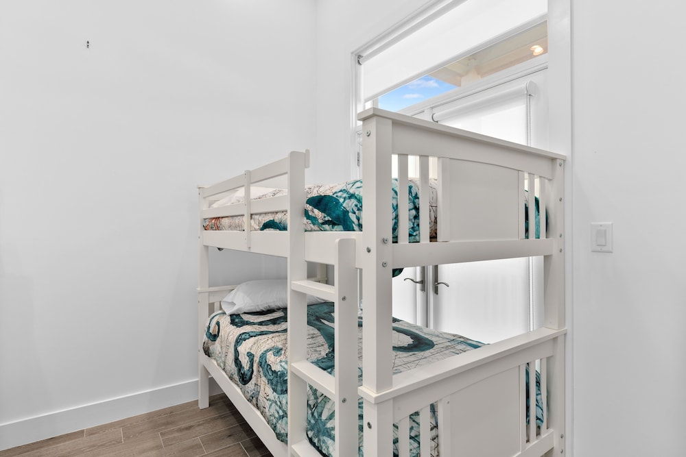 The Scarlett - Private Home At The Shores 3 Bedroom Home