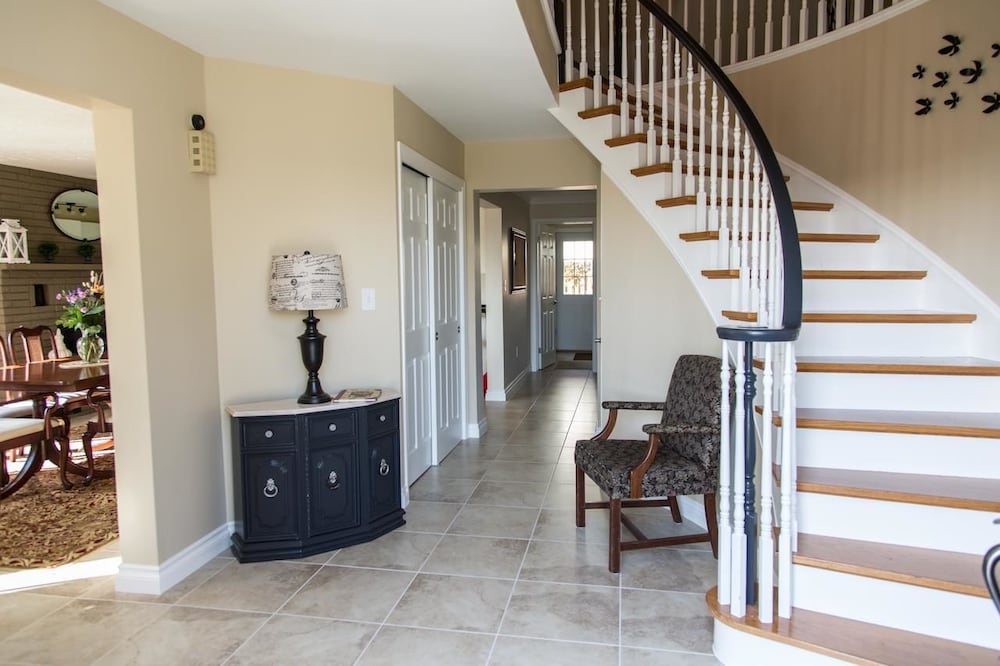 Butterfly Manor Bed & Breakfast - Image 2