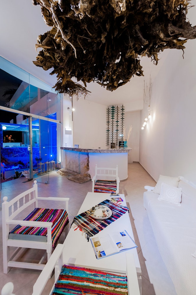 Kouros Home Hotel