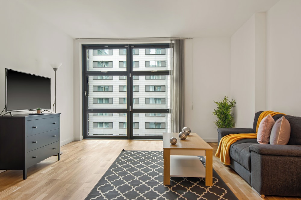 1 Bed South Quay Apartments Canary Wharf